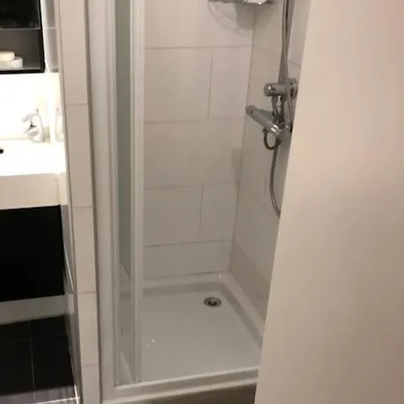 Cosy Situe En Plein Coeur Du Vieil Antibes. *