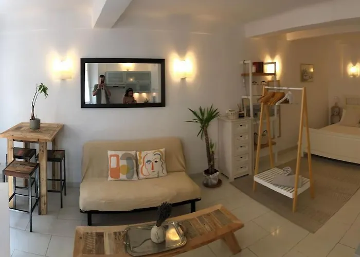 Cosy Situé En Plein Cœur Du Vieil Antibes. Apartamento Antibes